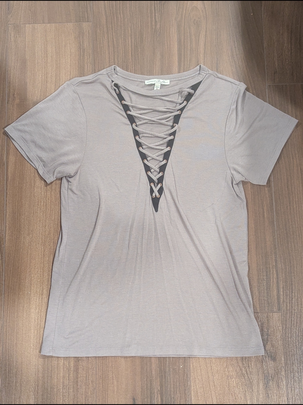 Express Lace-Up V-Neck Short Sleeve Tee - Taupe, XS